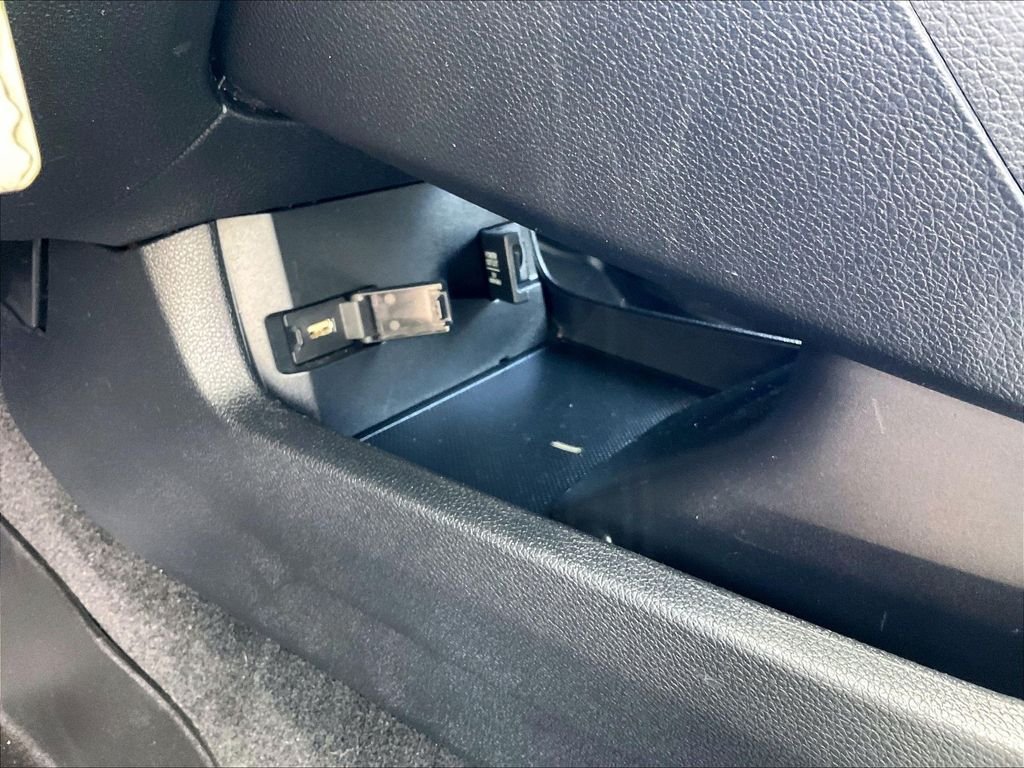 Used 2018 Silver Honda LX image 25