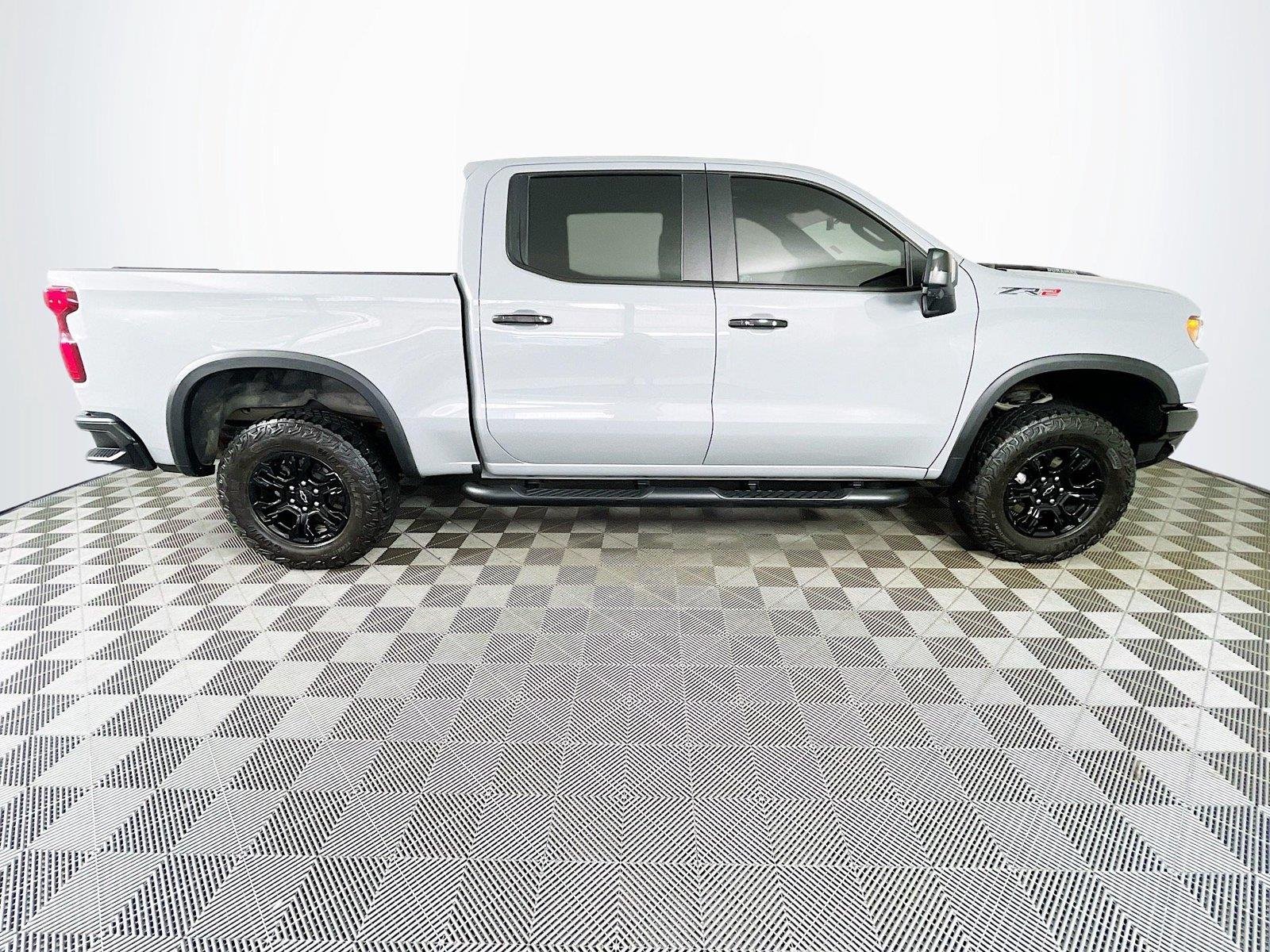Used 2025 Slate Gray Metallic Chevrolet ZR2 image 10