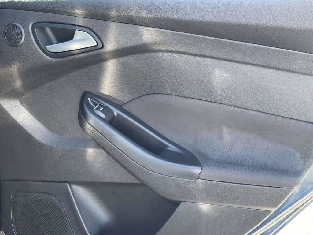 Used 2018 Blue Ford ST image 18