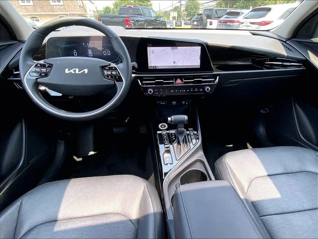 Used 2023 White Kia SX image 12