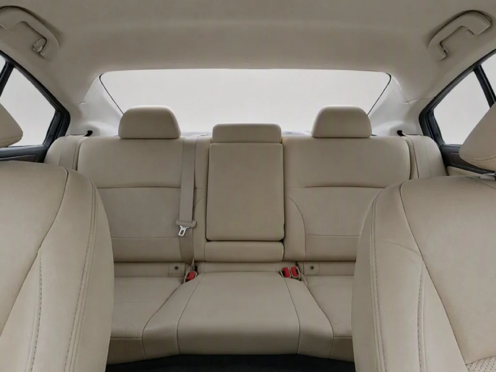 Used 2017 White Subaru 2.5i image 35