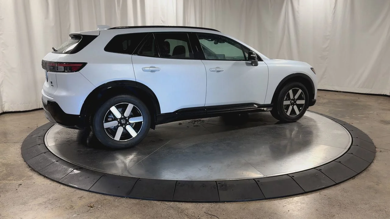 New 2026 Frostline White Pearl Honda Touring image 2
