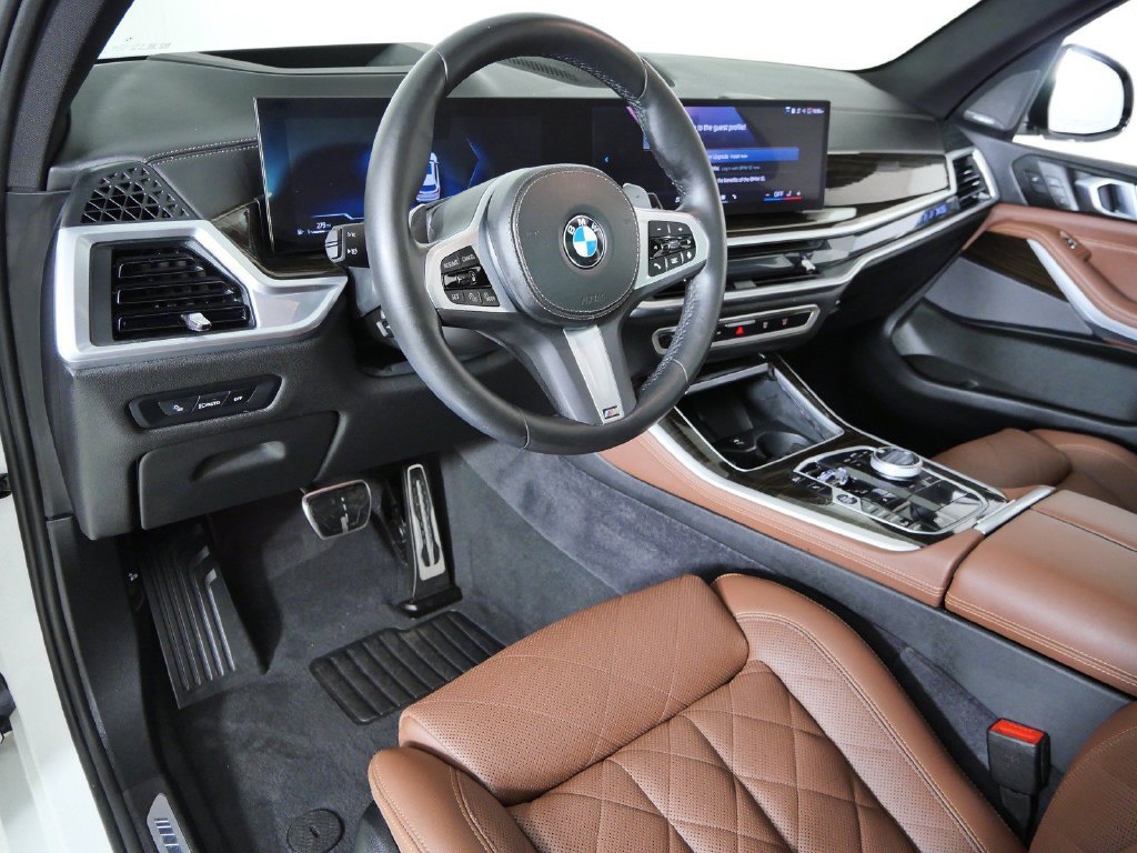 Certified Used 2025 Mineral White Metallic BMW xDrive40i image 35