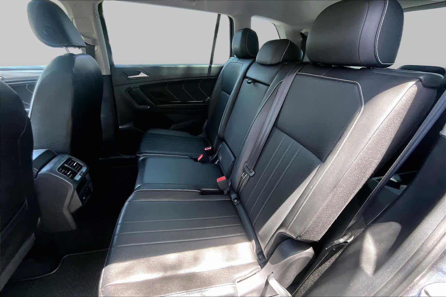 Used 2023 Platinum Gray Metallic Volkswagen SE image 21