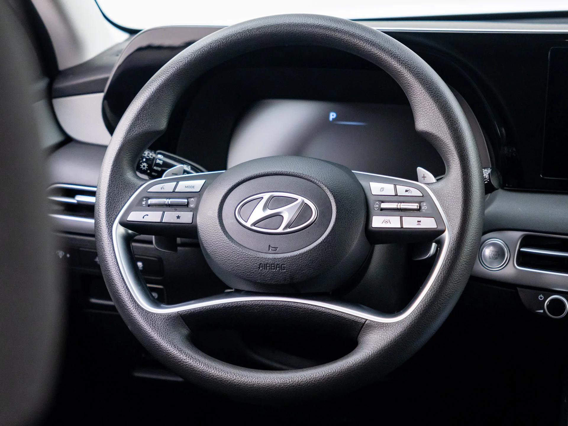 Used 2023 White Hyundai SE image 11