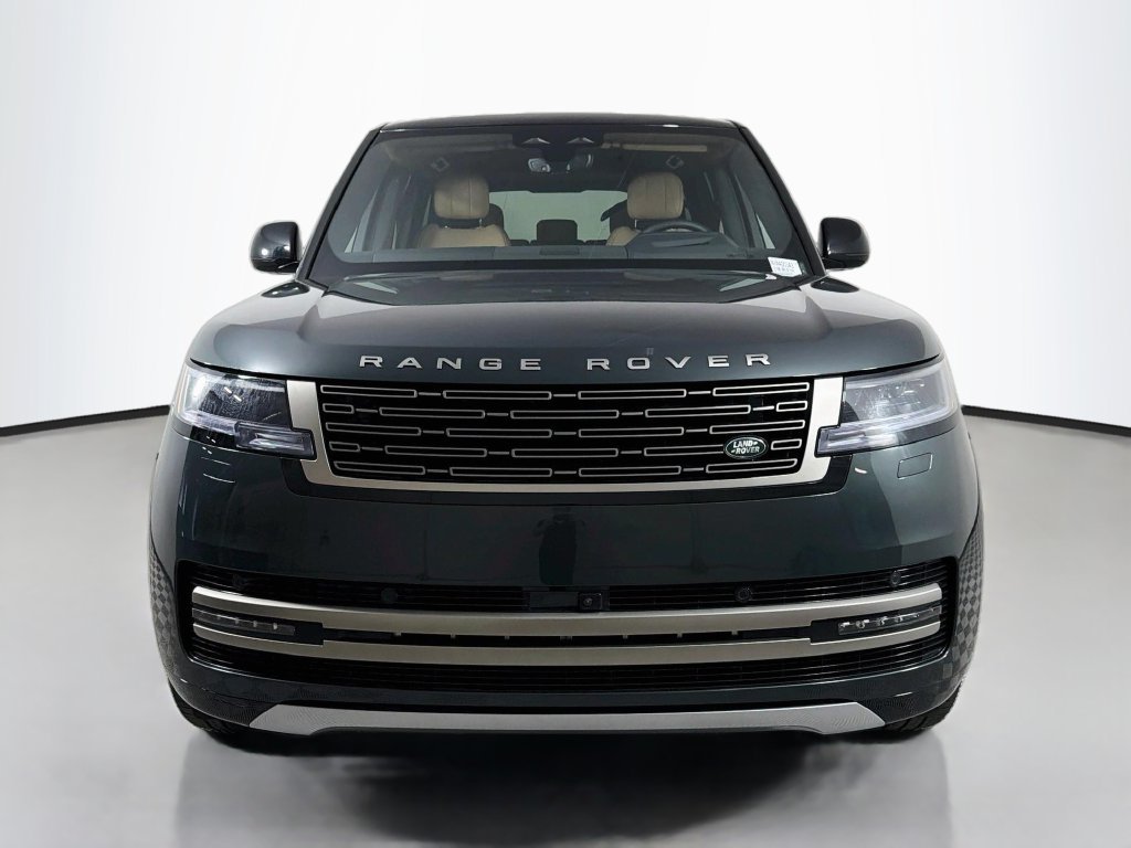 New 2027 Belgravia Green Land Rover SE image 2