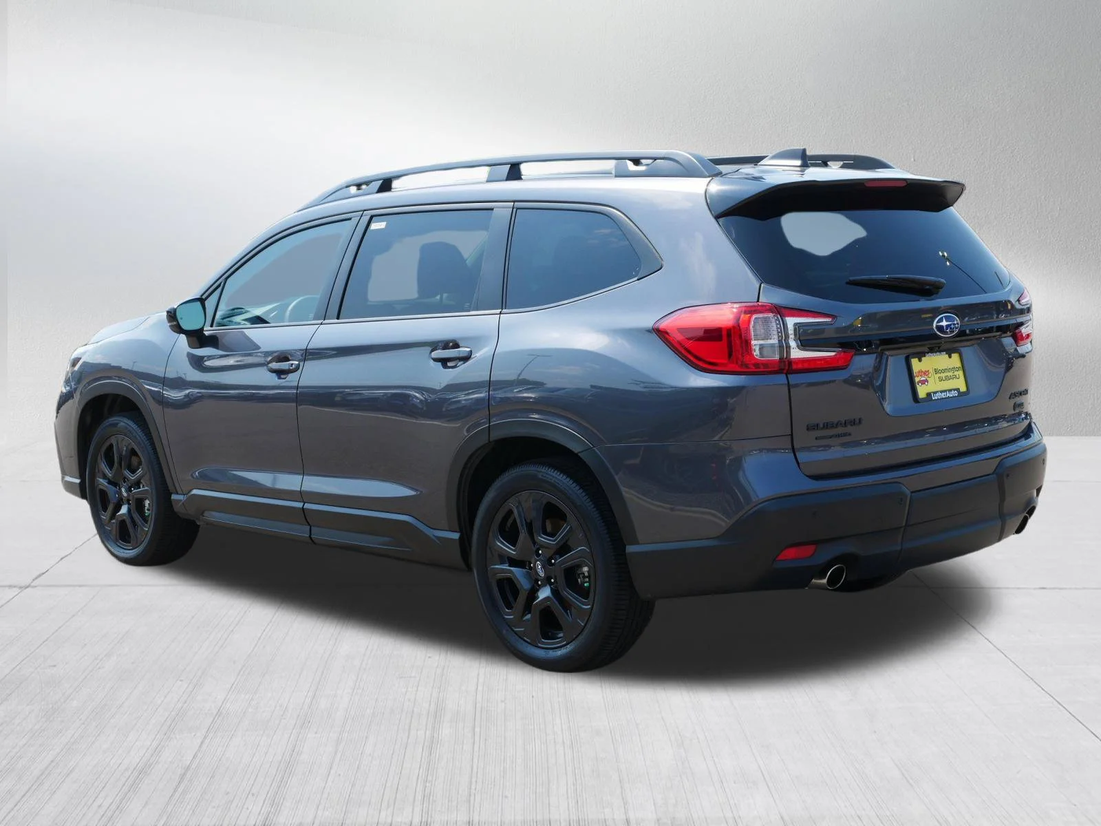 Used 2025 Magnetite Gray Metallic Subaru Onyx Edition Touring image 5