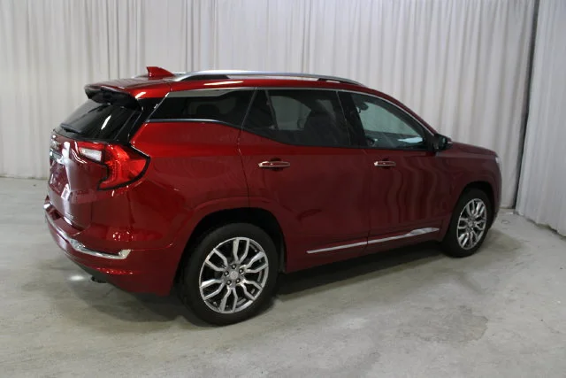 Used 2024 Red GMC Denali image 33