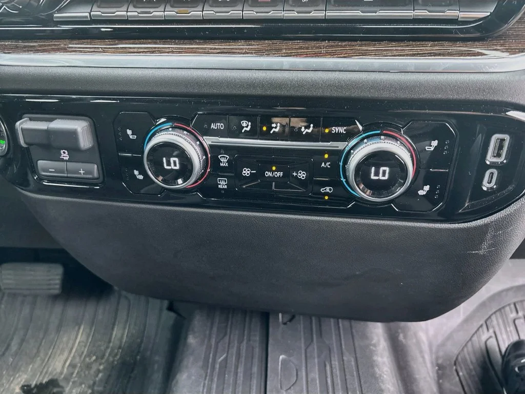 Used 2025 Summit White GMC Elevation image 24