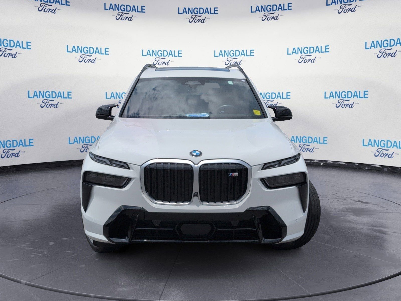 Used 2025 Alpine White BMW M60i image 12