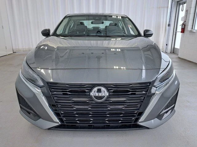 Used 2025 Gray Nissan 2.5 SV image 3