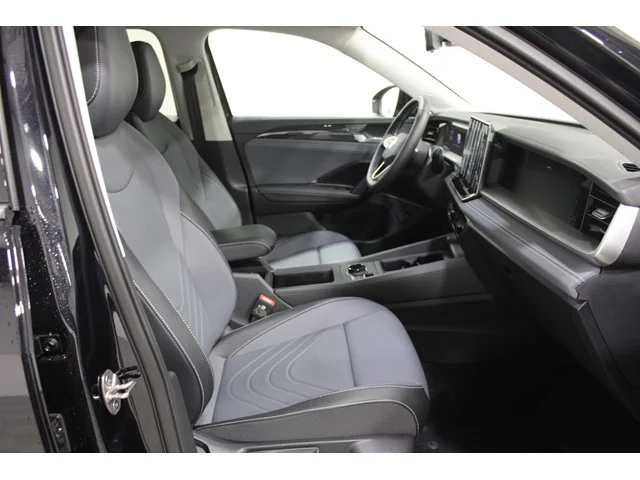 New 2026 Deep Black Pearl Volkswagen 2.0T SE image 23