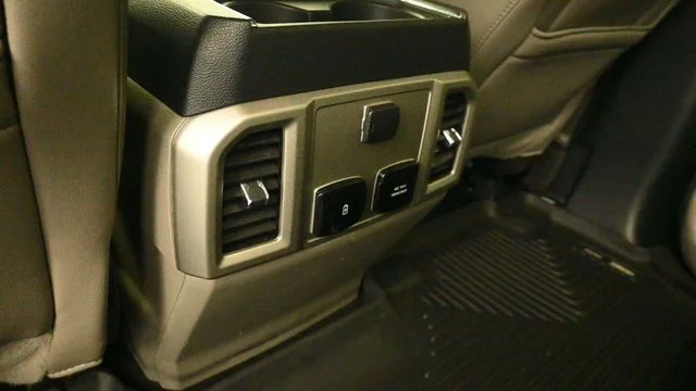 Used 2020 Magnetic Ford Lariat image 13
