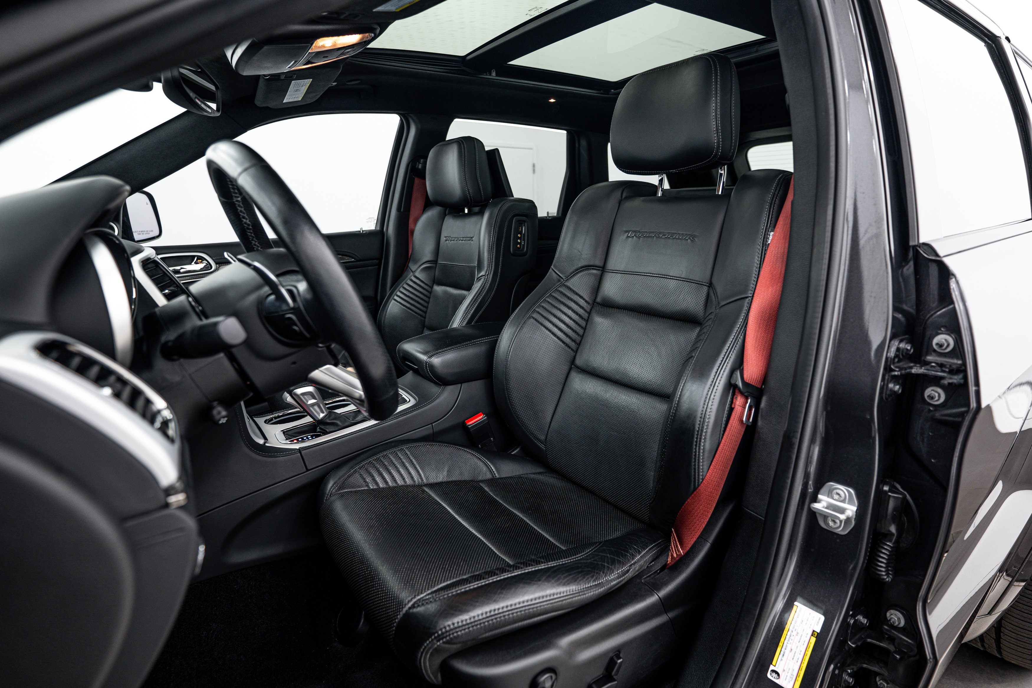 Used 2018 Granite Crystal Metallic Clearcoat Jeep Trackhawk image 16