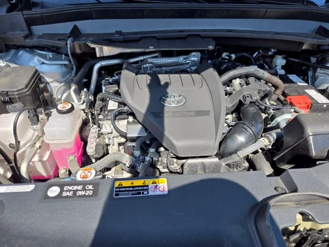 Used 2025 Silver Toyota XLE image 20