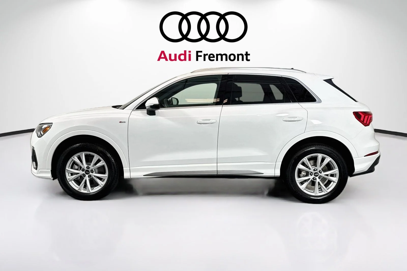 Used 2025 Arkona White Audi S line Premium image 1