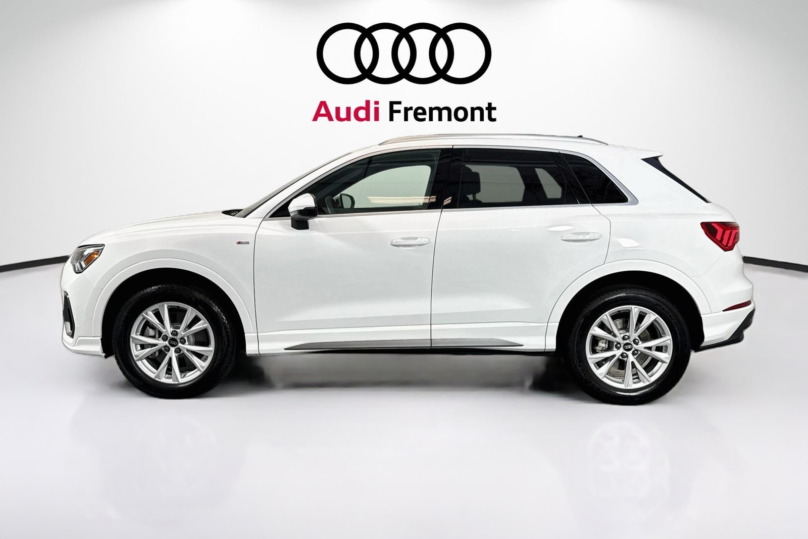 Used 2025 Arkona White Audi S line Premium image 1