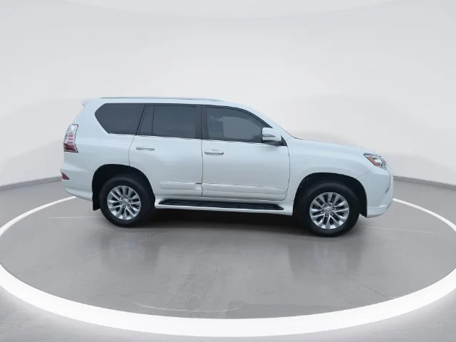 Used 2019 White Lexus 460 image 9