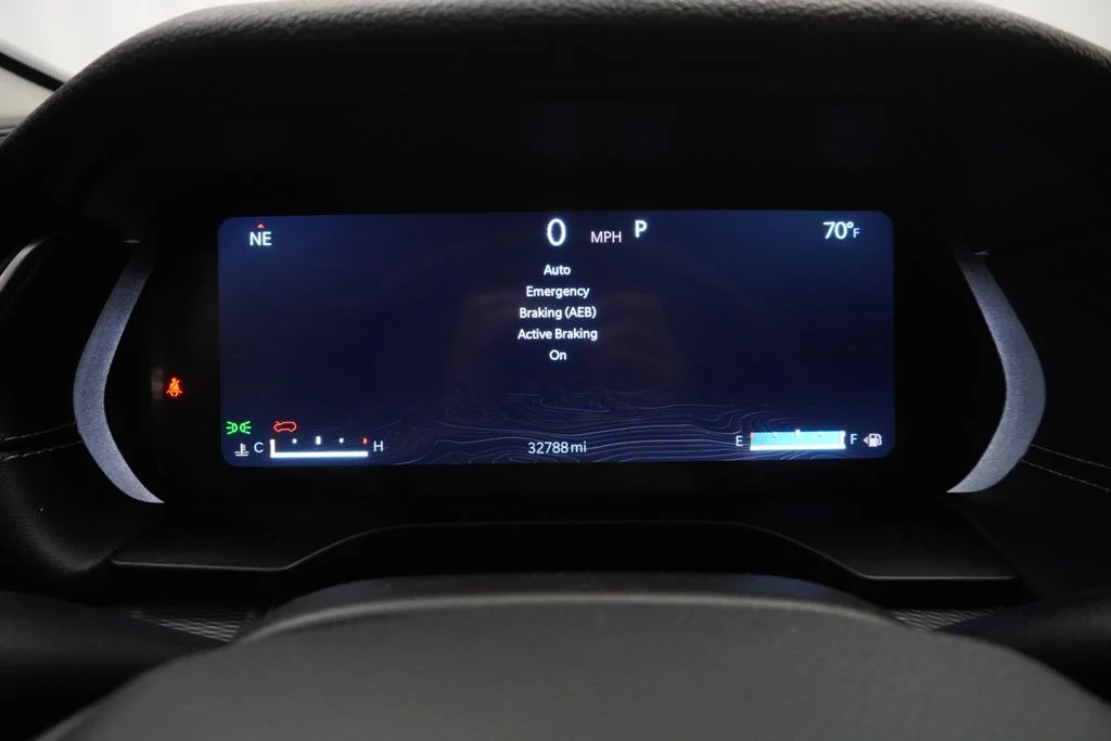 Used 2023 White/off-white Jeep Laredo image 31
