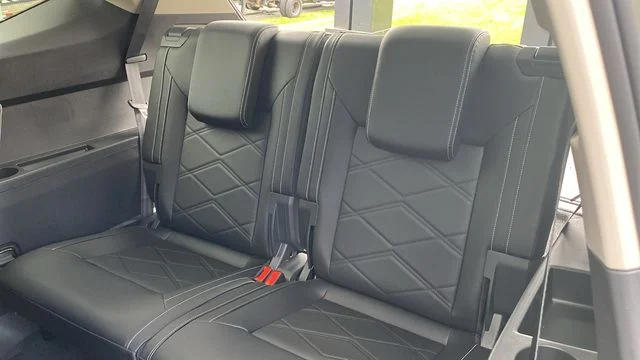 New 2026 Green Volkswagen 2.0T SE w/Technology image 23