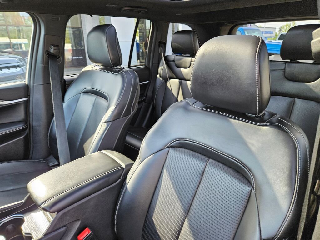 Used 2024 Diamond Black Crystal Pearl Coat Jeep Limited image 19