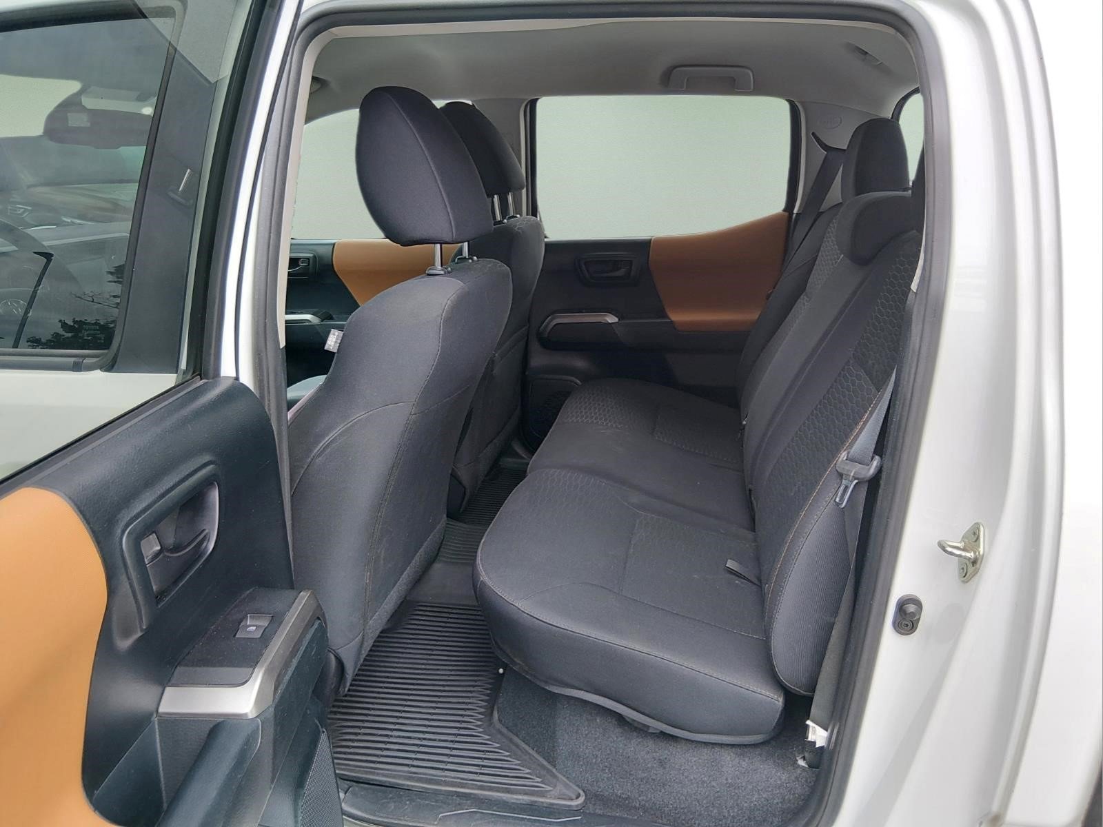 Used 2017 Super White Toyota SR5 image 11