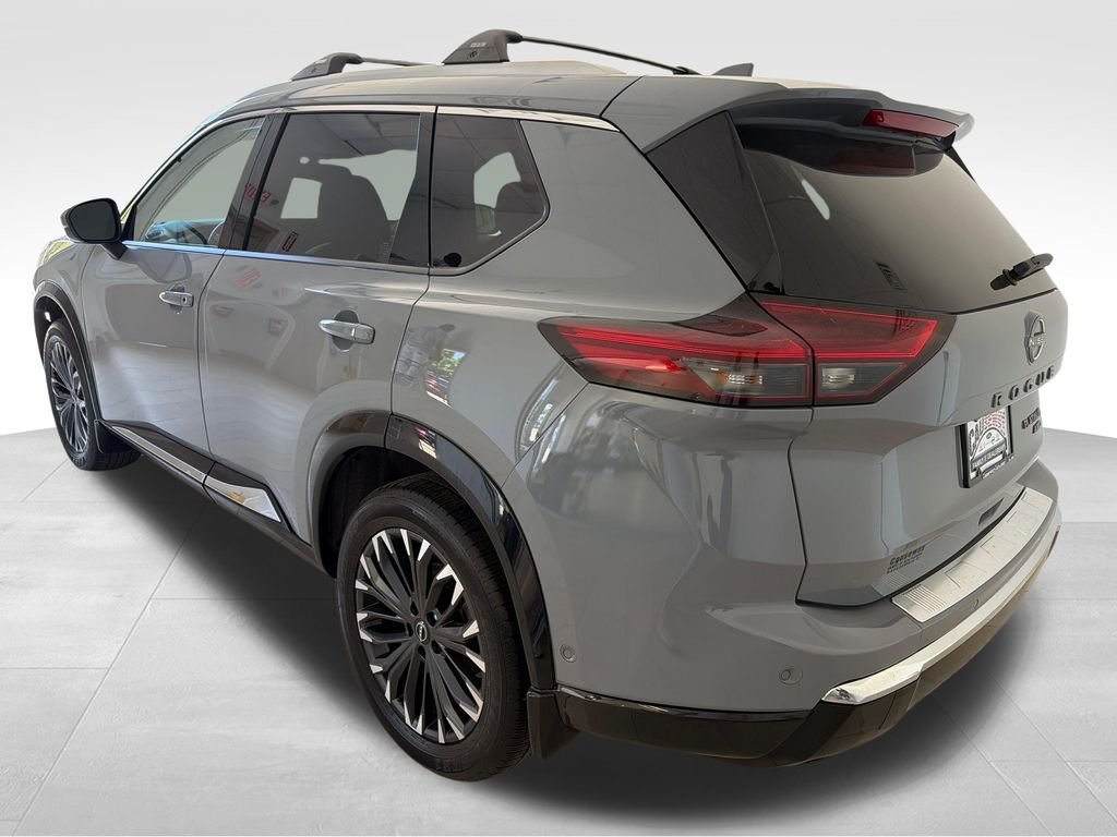 Used 2025 Gray Nissan Platinum image 4