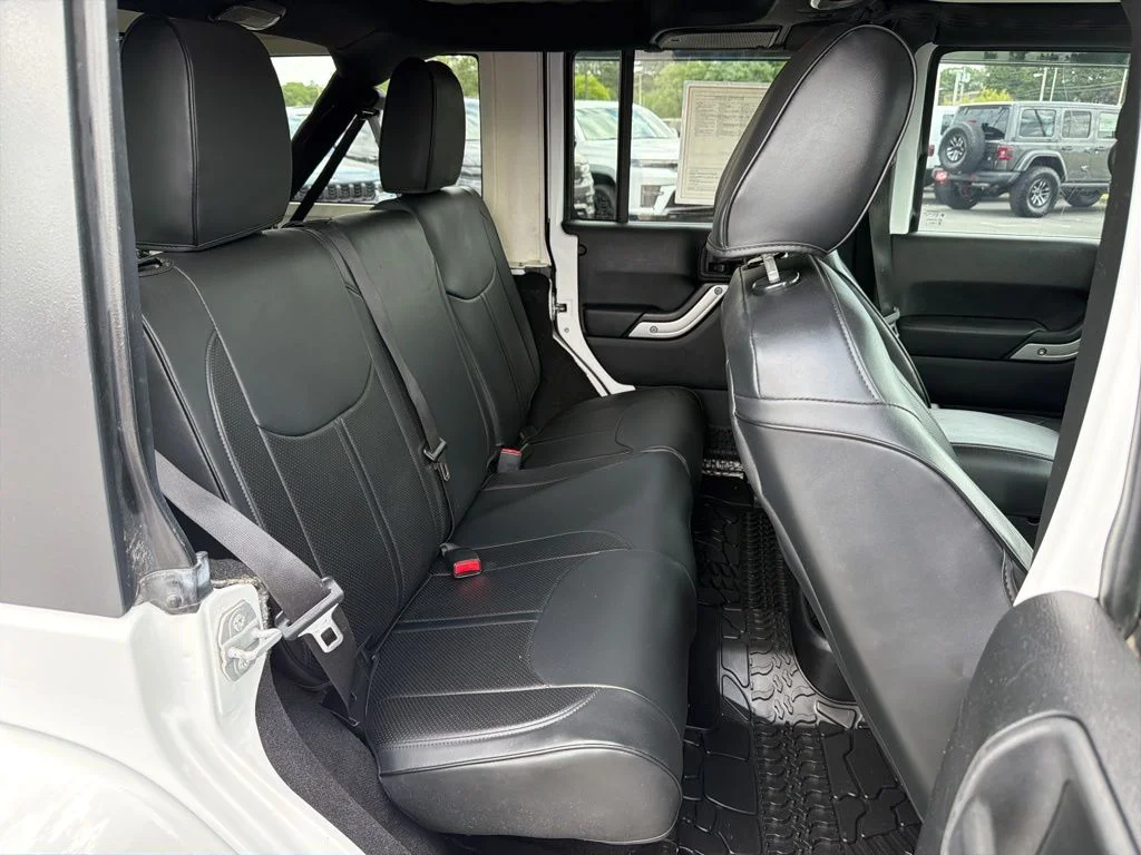 Used 2015 White Jeep Unlimited Sahara image 16