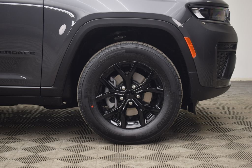 New 2026 Baltic Gray Metallic Clear-Coat Exterior Paint Jeep Altitude image 6
