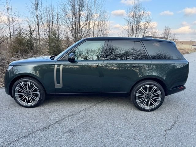 New 2026 Belgravia Green LAND ROVER SE image 9