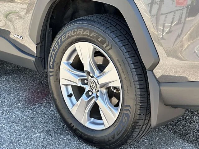 2023 Toyota RAV4 XLE - Photo 12