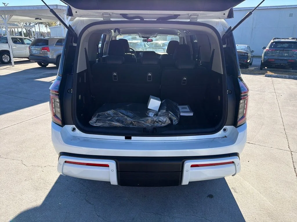 2026 Nissan Armada SV - Photo 31