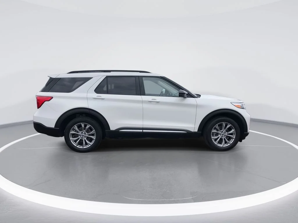 Used 2023 White Ford XLT image 9