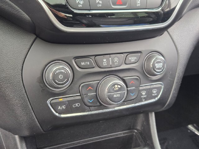 Used 2020 Gray Jeep Limited image 26