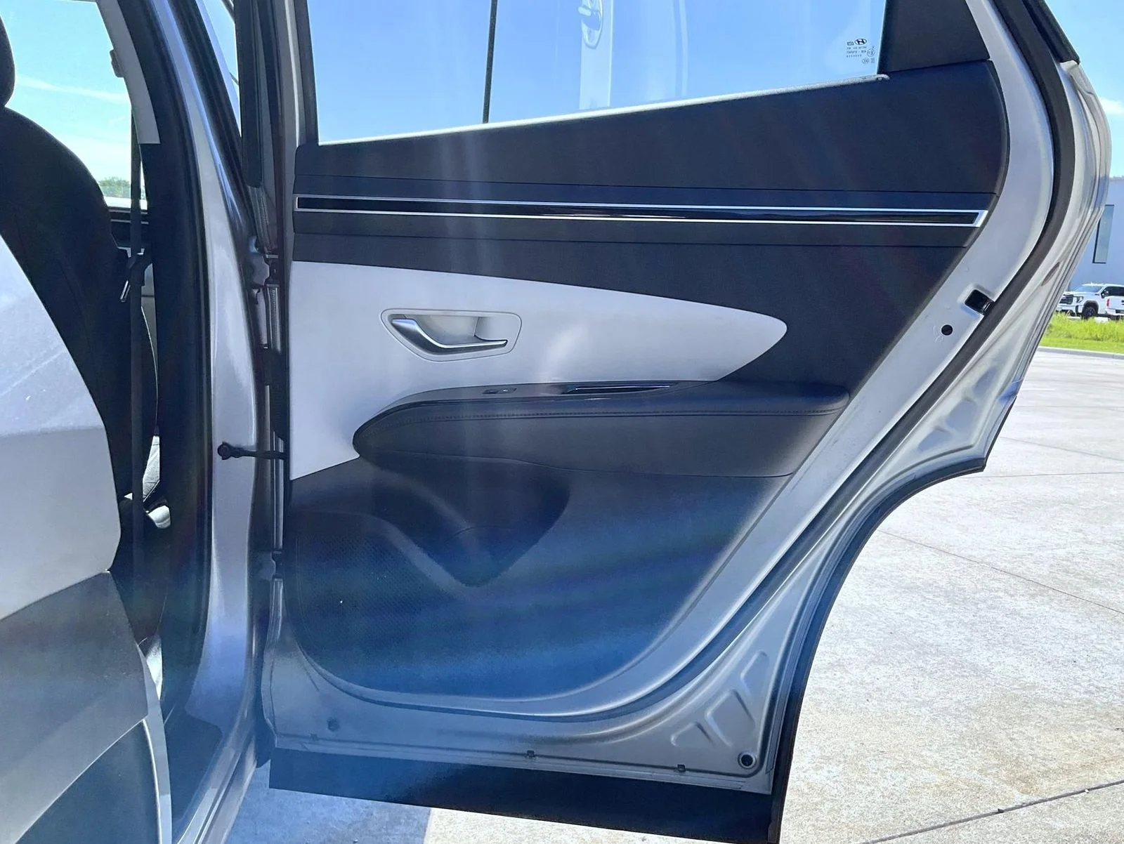 Used 2022 Silver Hyundai SEL Convenience image 18