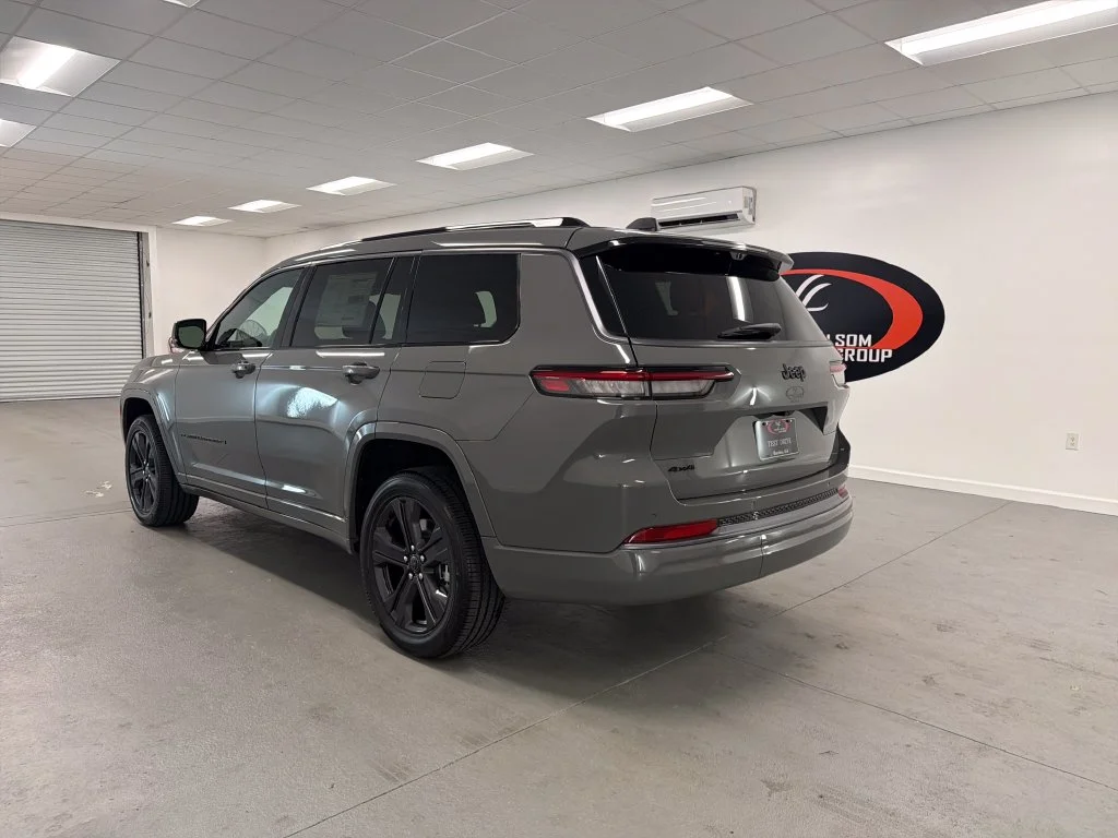 New 2027 Gray Jeep Limited image 4