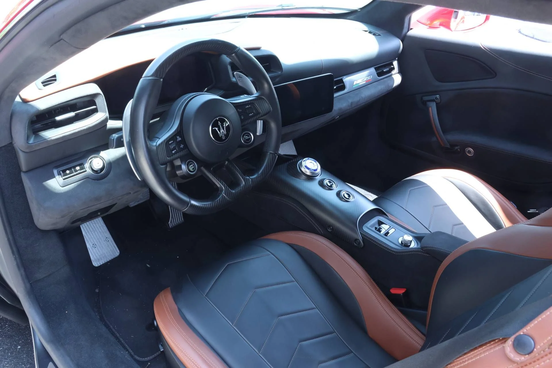 Used 2022  Maserati Base image 8
