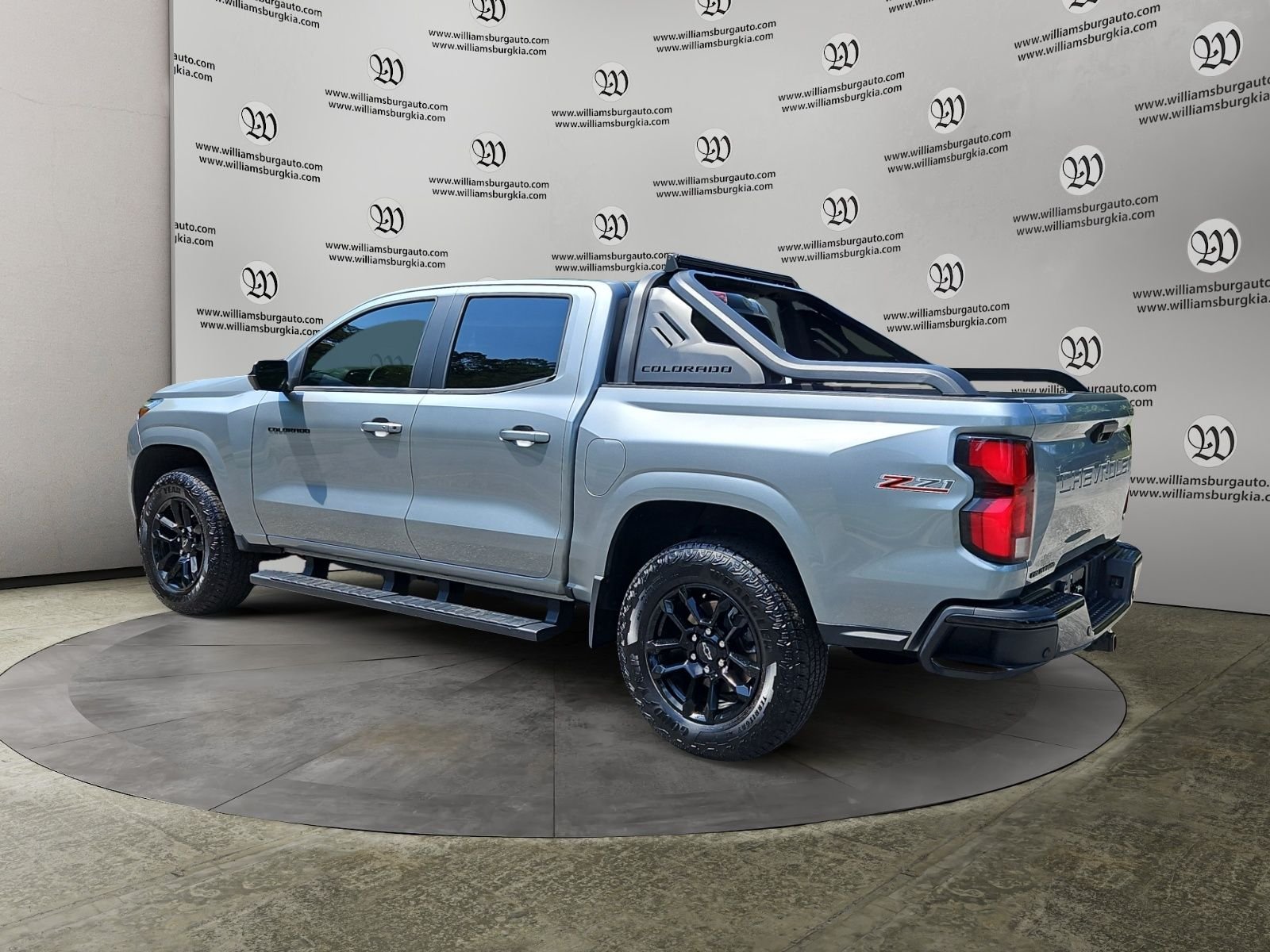 Used 2025 Gray Chevrolet Z71 image 3