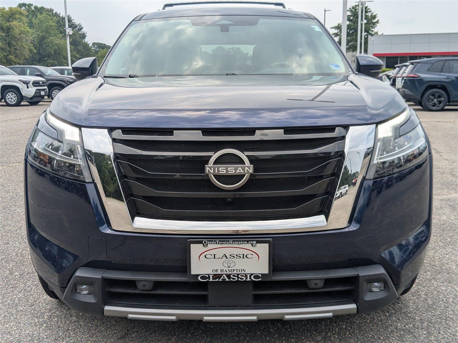 Used 2022 Deep Ocean Blue Pearl Nissan SL image 8