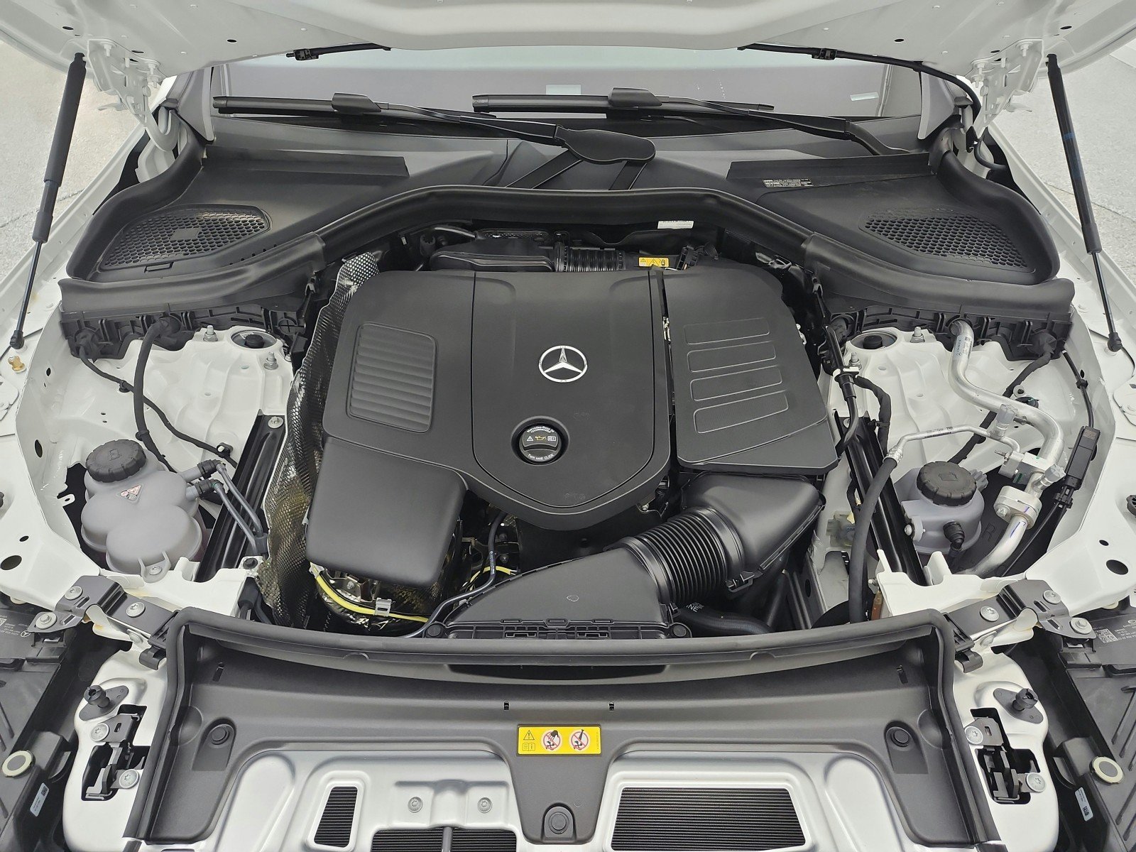 New 2026 Polar White Mercedes-Benz GLC 300 SUV image 12