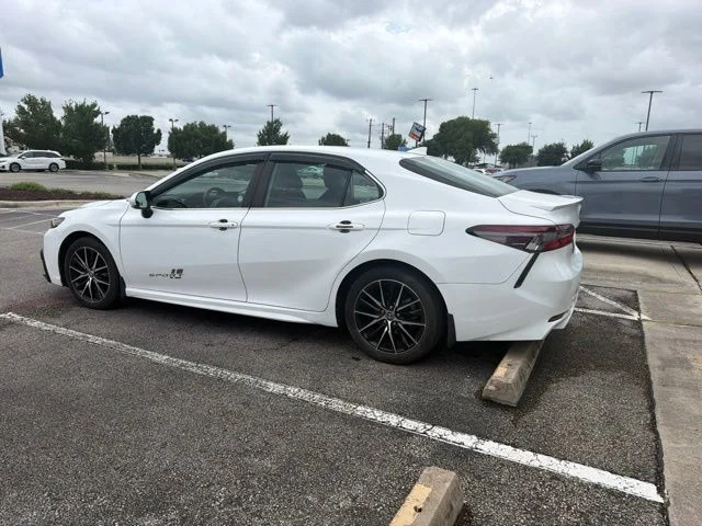 Used 2023 Ice Toyota SE image 3