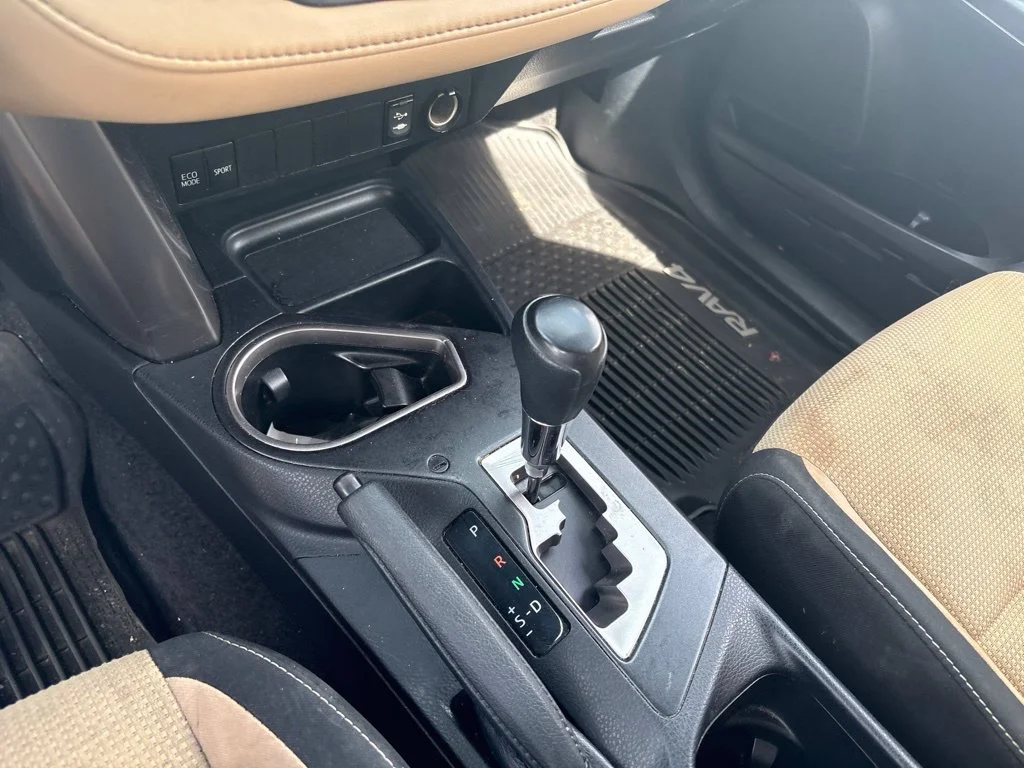Used 2018 White Toyota XLE image 21