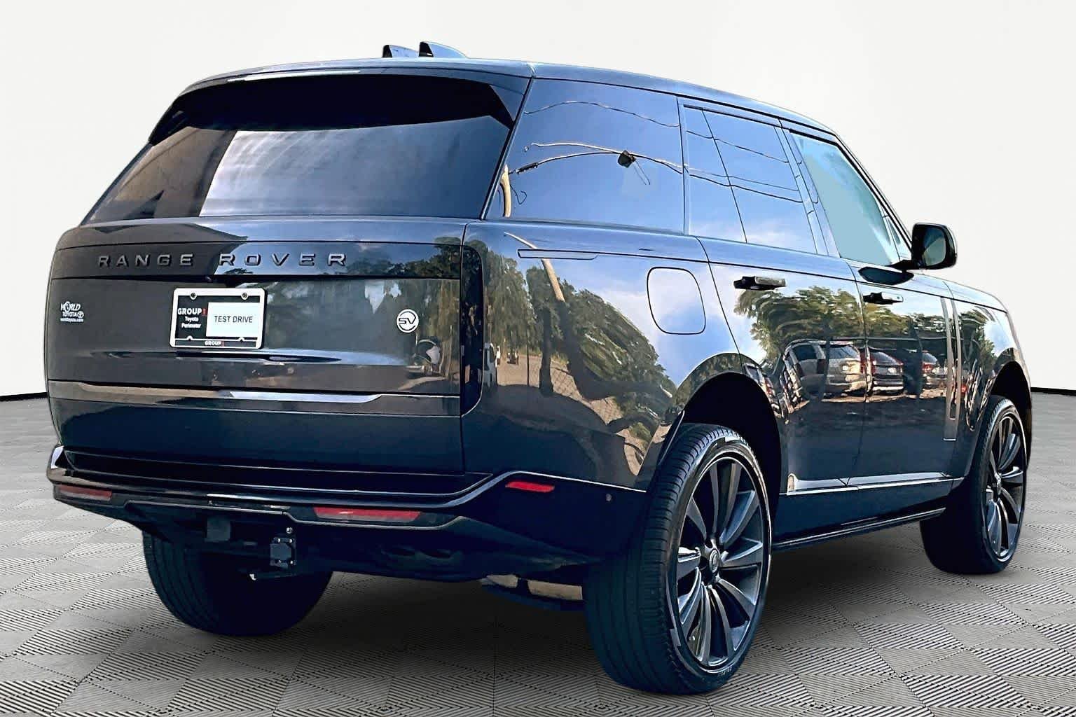 Used 2023 Carpathian Grey Premium Metallic Land Rover SV image 13