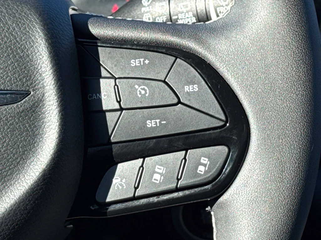 Used 2025 Blue Chrysler Select Premium S Appearance image 19