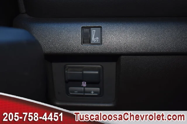Used 2023 SUMMIT WHITE Chevrolet 4WD LT image 39