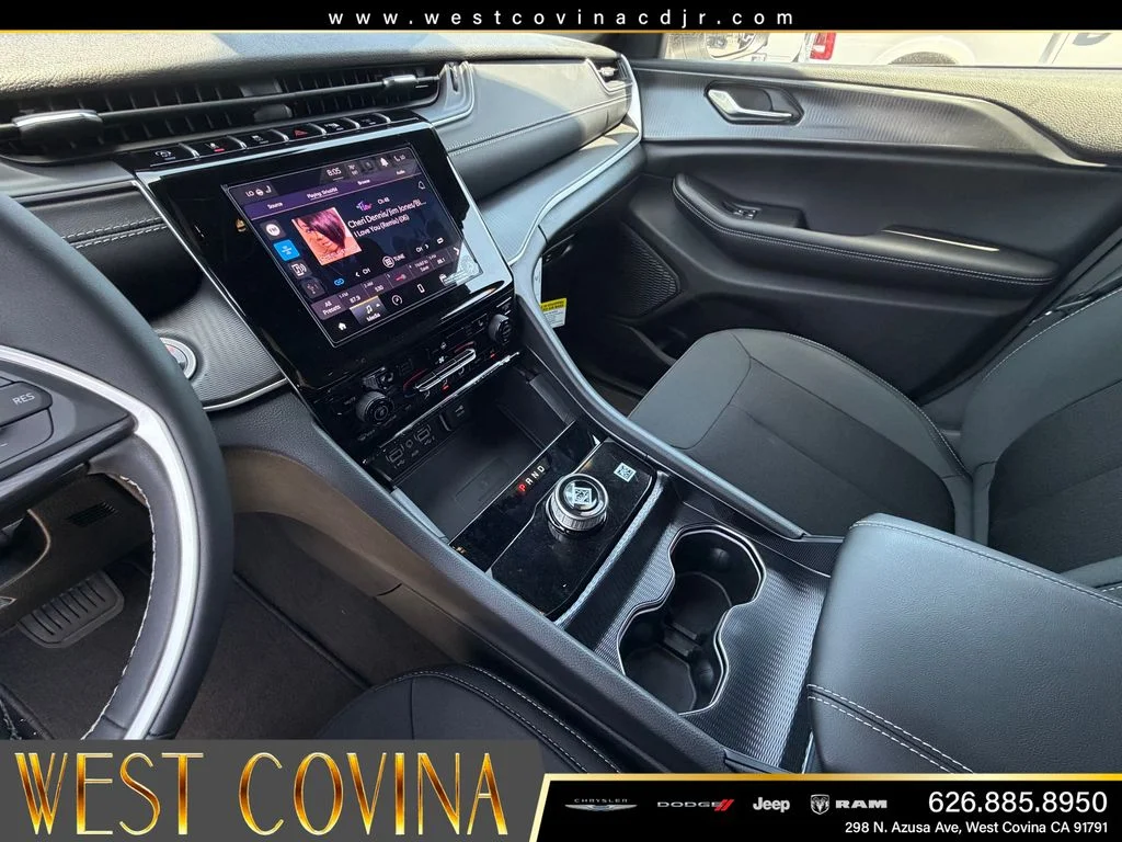 New 2026 Silver Zynith Jeep Laredo X image 24