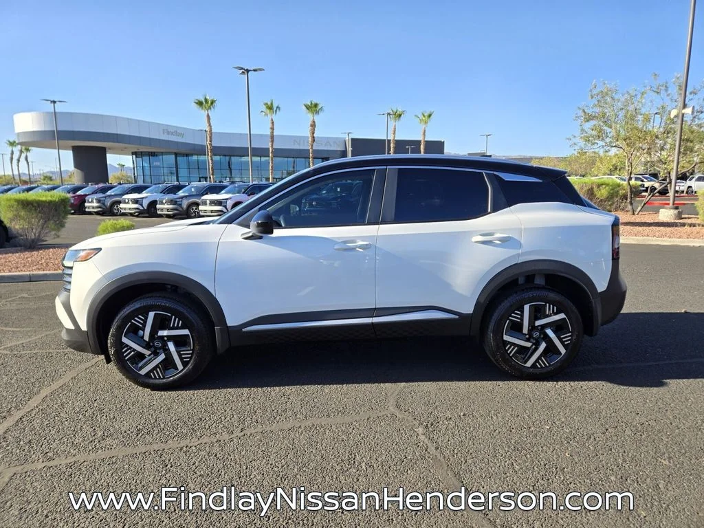 New 2026 Aspen White TriCoat / Super Black Two-tone Nissan SV image 3