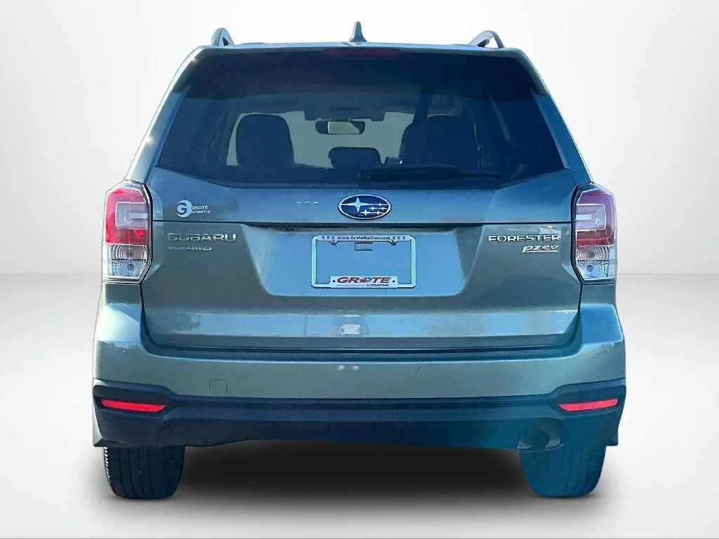 Used 2017 Green Subaru 2.5i Premium image 4