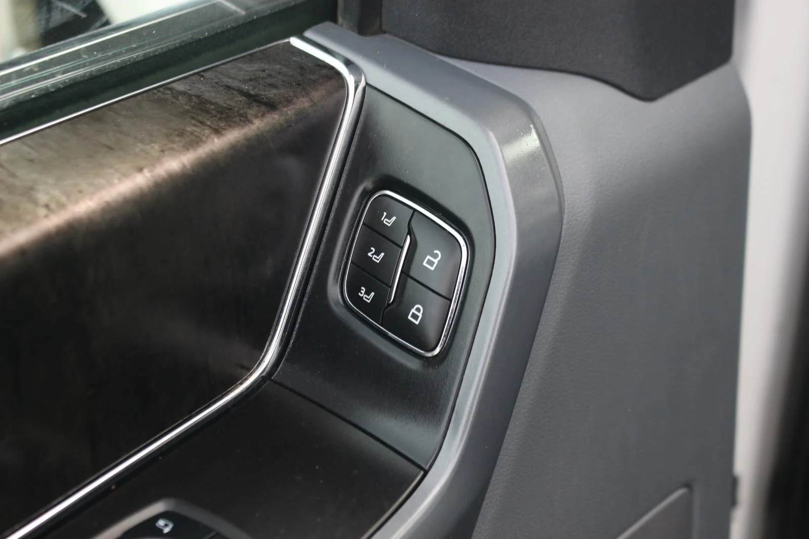 Used 2023 White Ford XL image 15