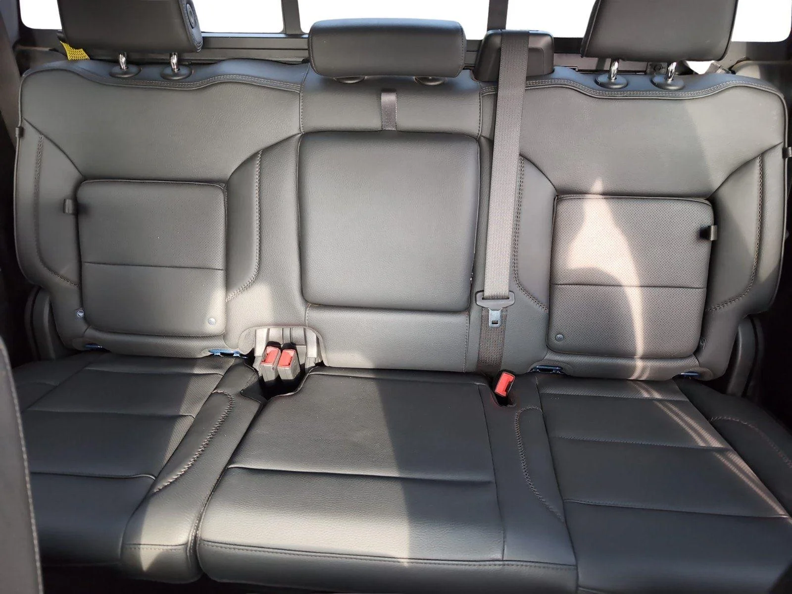 Used 2025 Downpour Metallic GMC Denali image 30